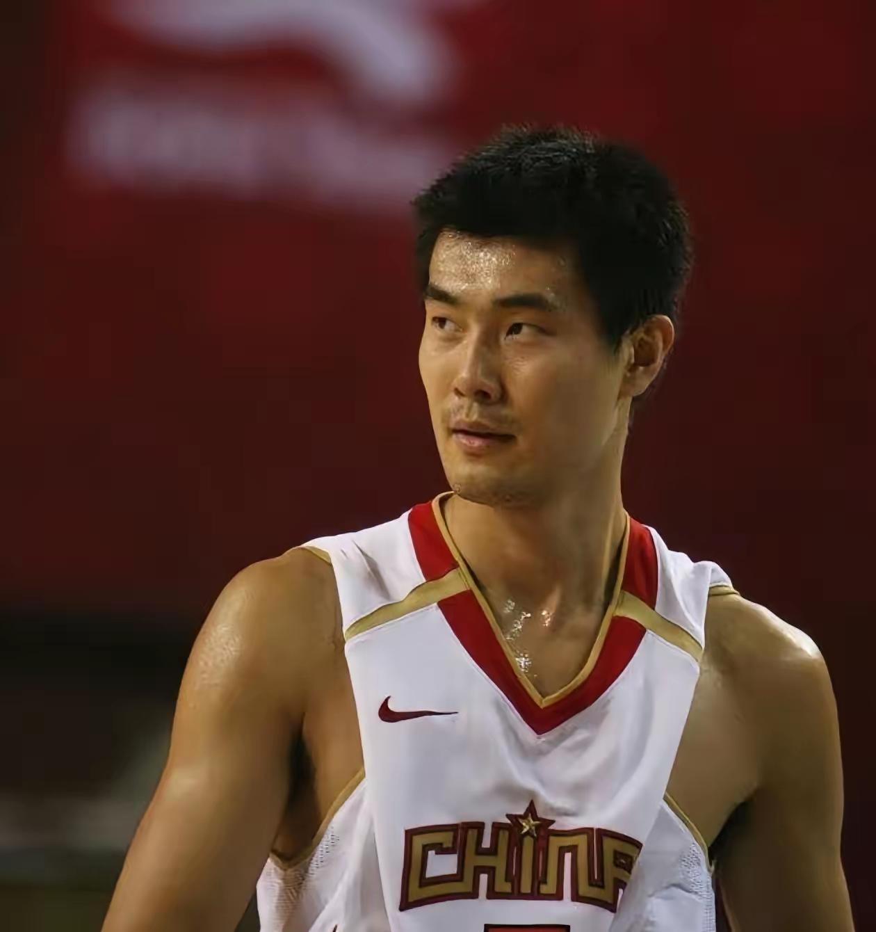 王仕鹏一步到位！​据广东体育媒体人透露，广东男篮管理层已经向昔日功勋球员王仕鹏