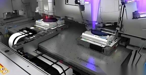 一个荷兰公司的CEO，最近直接把芯片战的底裤给扒了：“你们这是在玩混合双打吗？”