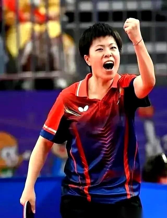 上来就是4个0。一局都没给。王艺迪今天这球，打得有点儿狠啊。对面那个上海小妹