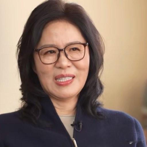 郎平卸甲归田！置换髋颈后只想睡懒觉，网友：这才是该有的退休生活郎平拿了国际