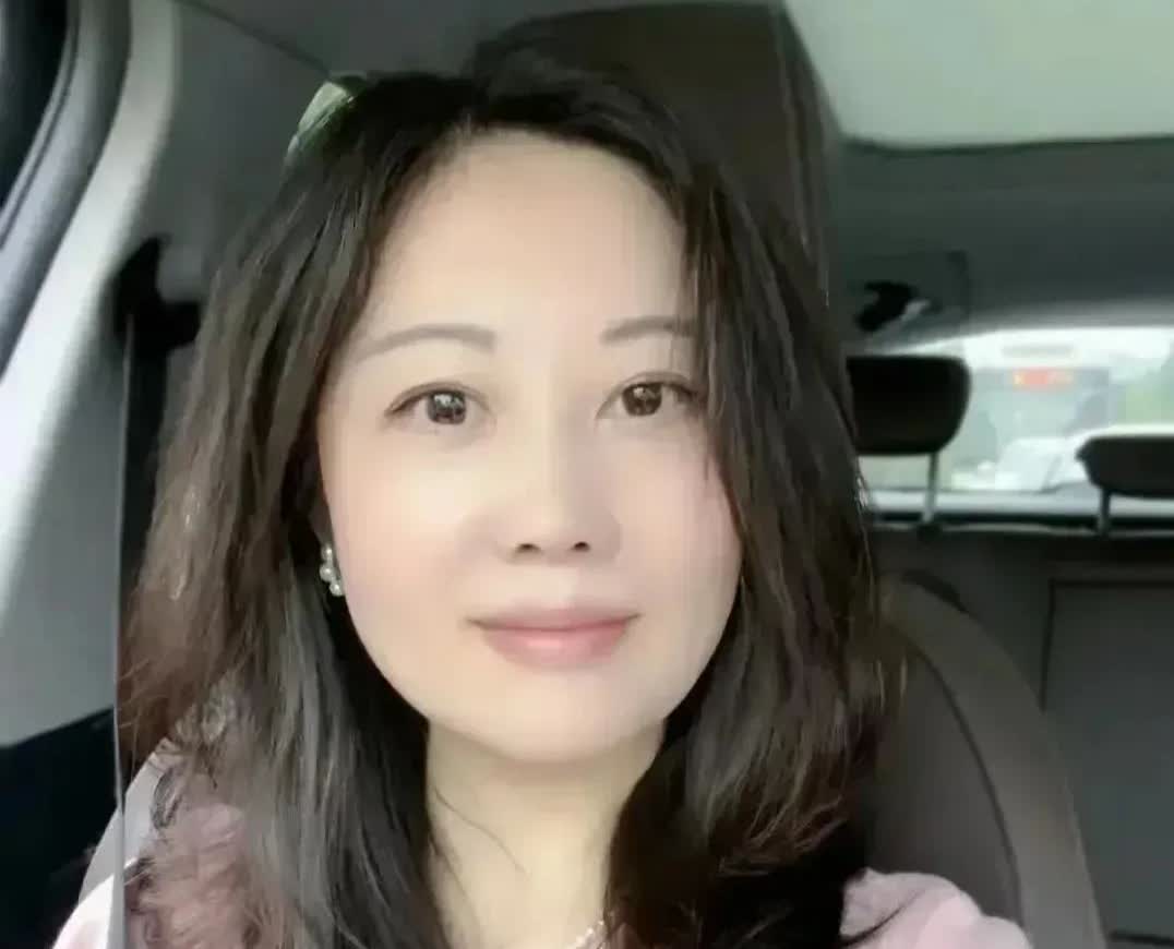 好老公一个月的消费1、油钱，500元2、烟钱，300元（若抽烟的话）