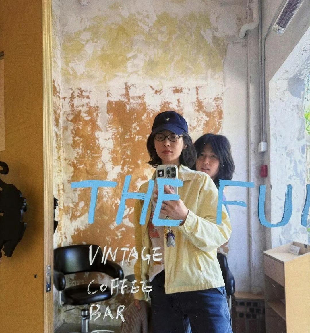 白百合，儿子也太令人惊讶了4月30日下午，白百何难得晒出和儿子的互动动态，看