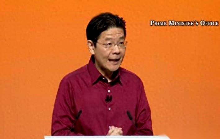 连新加坡总理都急了。58.1%的家庭回家只飙英语，华语眼看就要被彻底挤出饭桌。