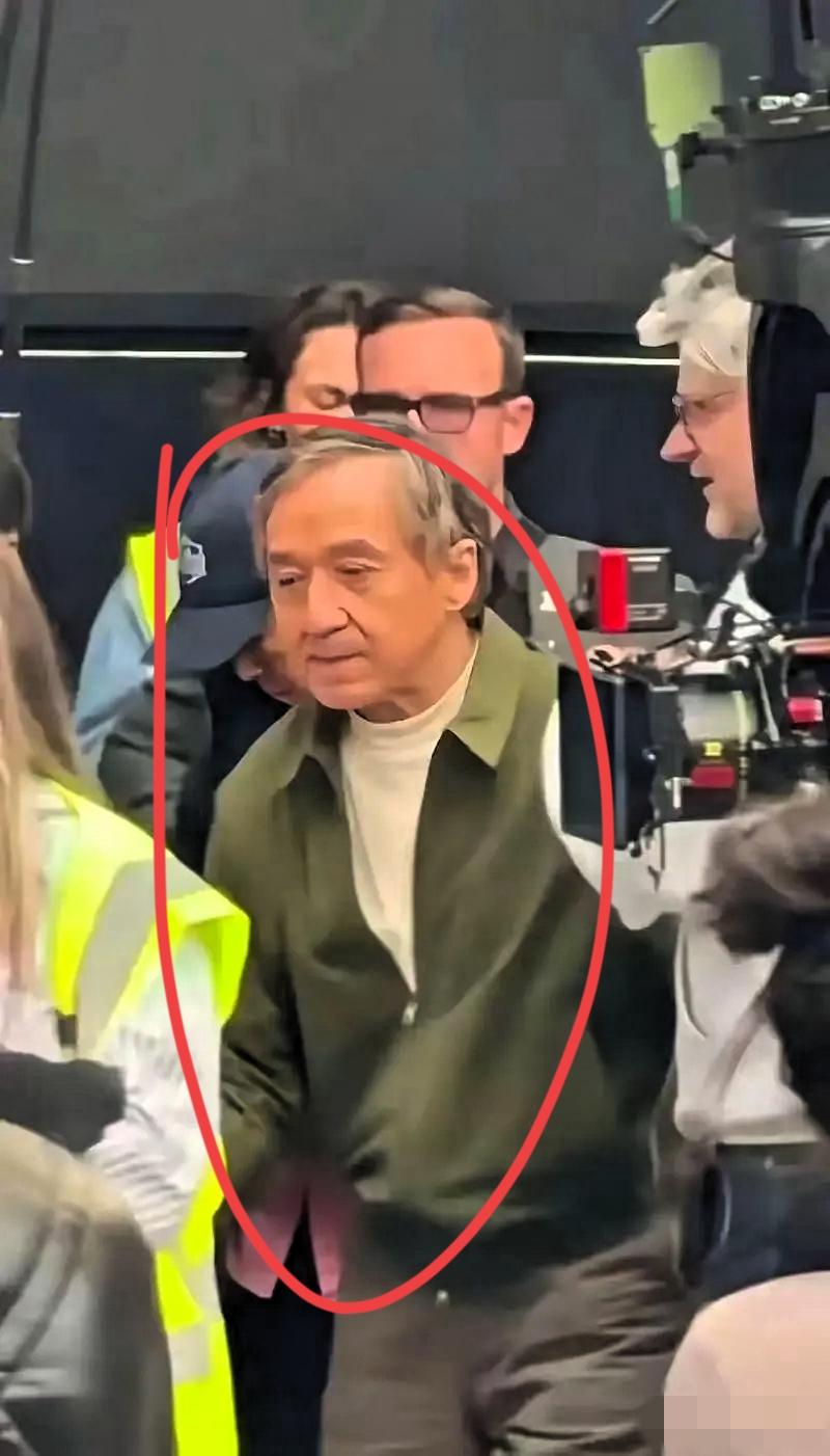 成龙大哥这辈子大概率要遗憾终生了！他挣再多的钱，再有巨星光环，2025年，已经7