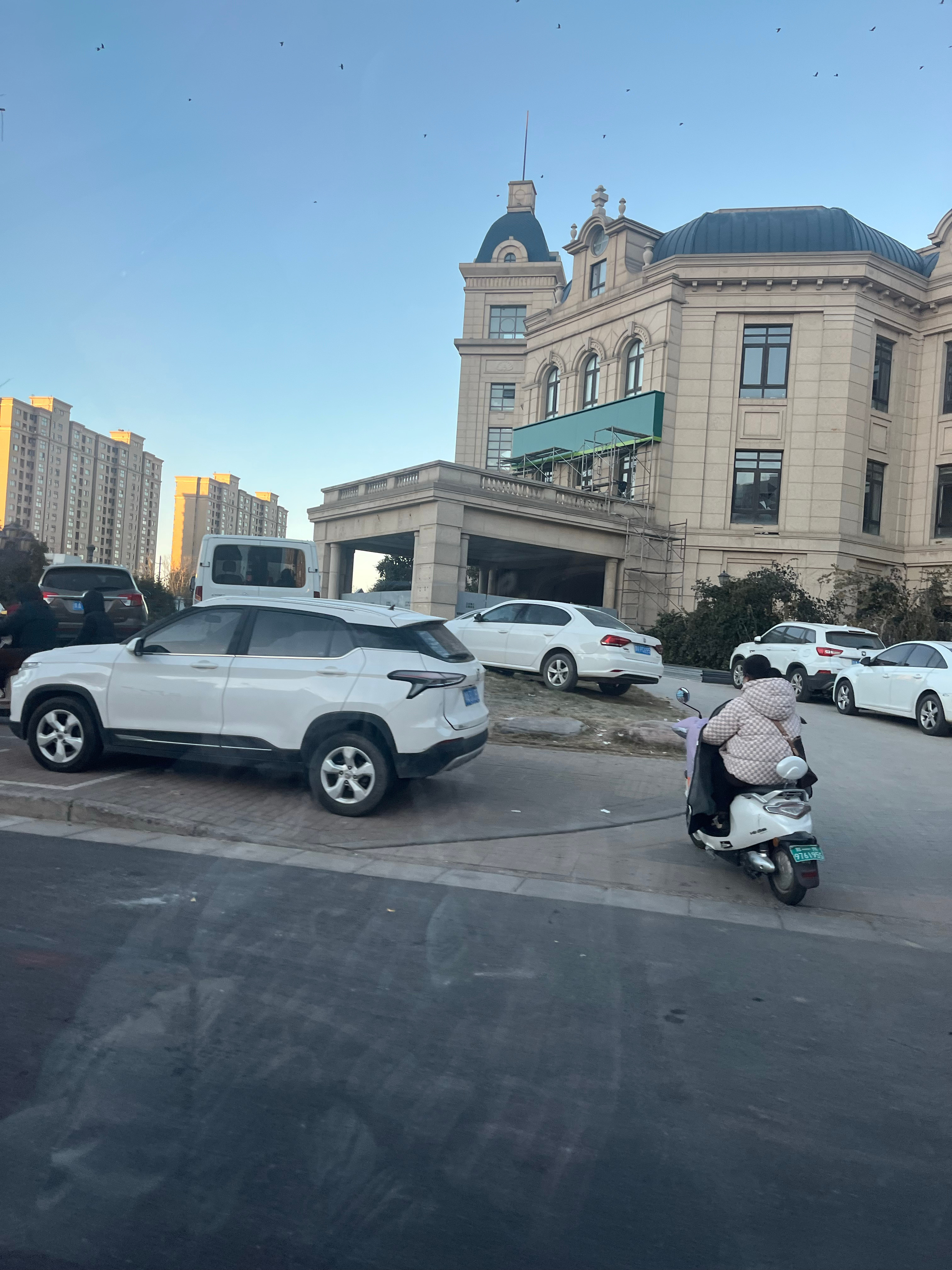 我们小区大几千平的售楼部终于租出去了我们小区当初的售楼部，房子卖完后就出租了。那