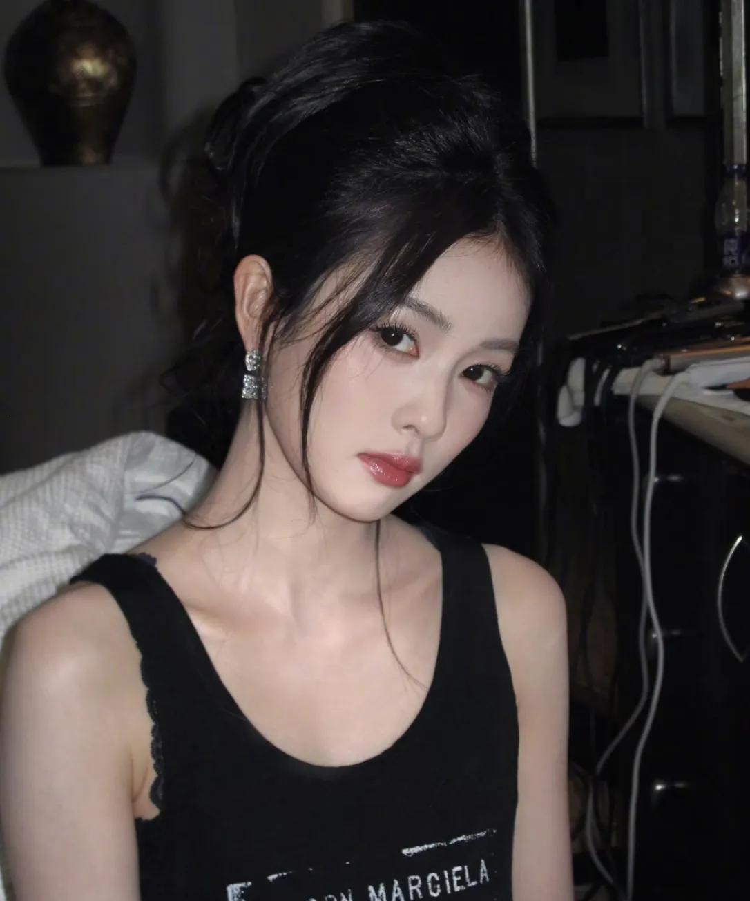 #白鹿回老家了#娱乐圈双璧之一的白鹿发文，什么是快乐老家？于是，白鹿回老家了成