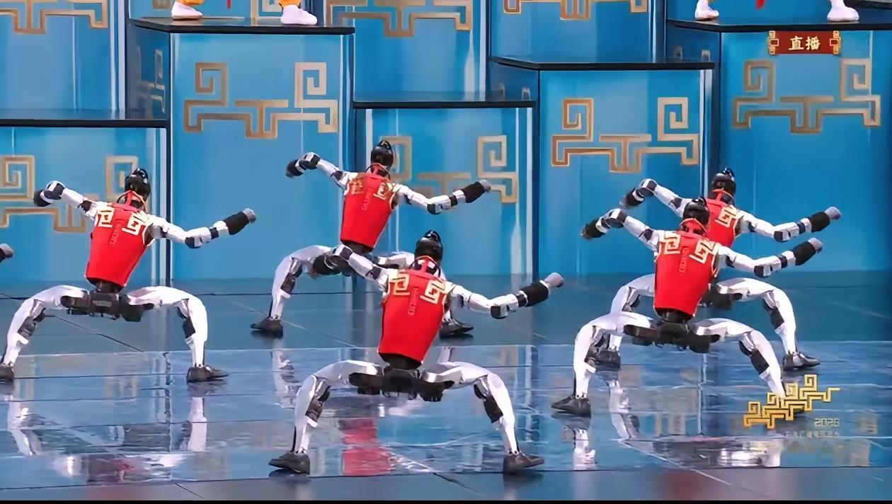 春晚的机器人，我们可以看清楚的看到中国技术进步的速度。去年的机器人还是傻傻的，今