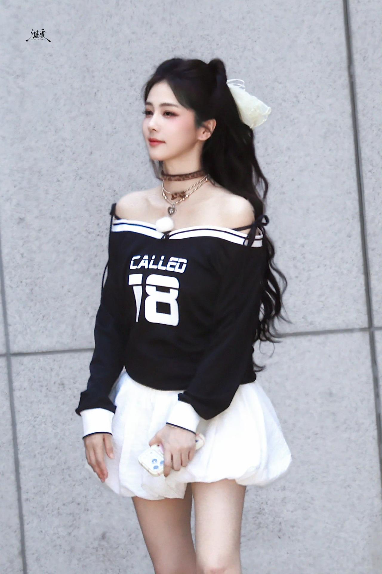 一起聊聊白鹿吧。作为同龄女演员中比较抗剧的一位，白鹿未来的发展也一直备受关注