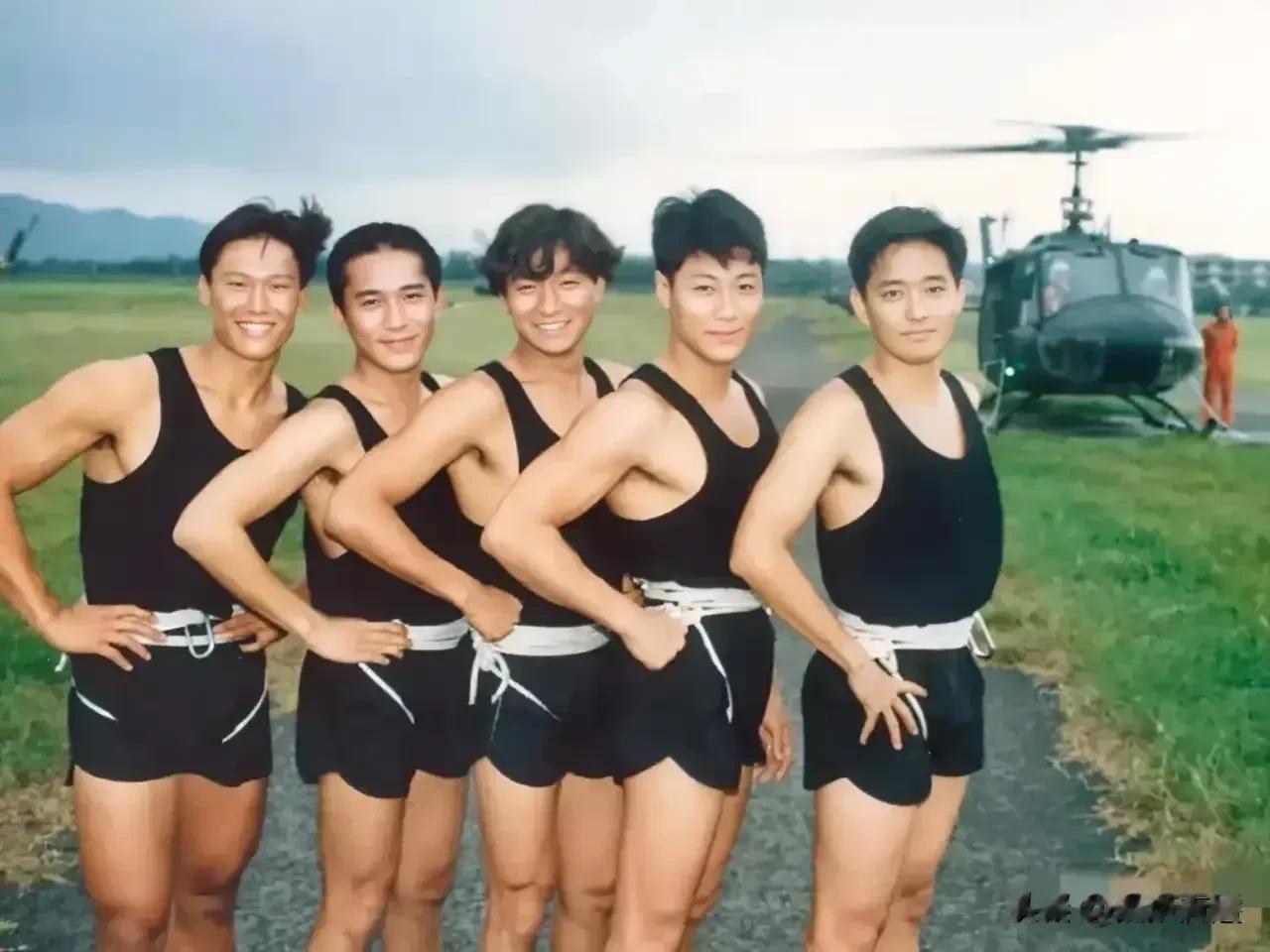 右边第二位是谁？他不是其中最帅的，却是身材最好的！这五位，大部分都认识，苏