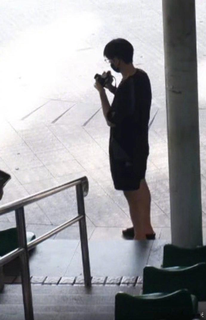 不知道广东标准穿搭的可以看看李现李现这穿搭太地道老广了大短裤配拖鞋，李现这波广