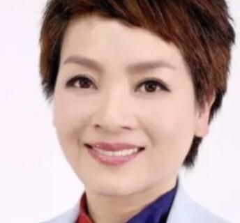 央视《新闻30分》的主播台她坐了多年，2023年退休后却直接回了浙江三门老家，连