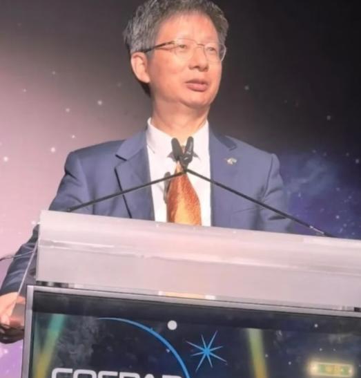 王虹刚拿下菲尔兹奖还不到半个月，我国科学家又刷新了一项历史纪录。比王虹更厉害