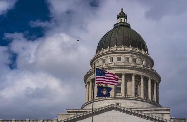 全世界没料到，美国动作真快，没踩中东坑，反而一招洗空30万亿债美国这招，