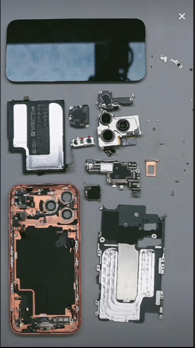 iPhone17ProMax全网首拆来了！今天晚上，有拆机博主行动迅速，