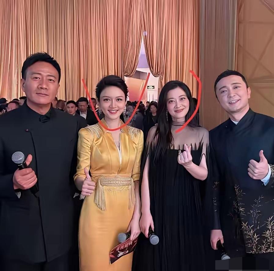 春晚灯一亮，龙洋念台本；镜头切到后台，梅婷没化妆，风衣一甩，空气自动降两度。观