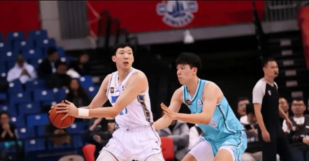 周琦提醒杨瀚森：NBA有很多黑人，他们瞧不起我们！杨瀚森正在美国特训，准备冲击N