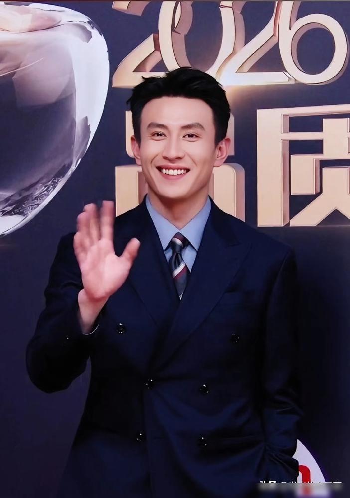 刘萧旭在短剧盛典上表现得越“松弛”，反而越衬托出他在正剧镜头下的那份苍白。在