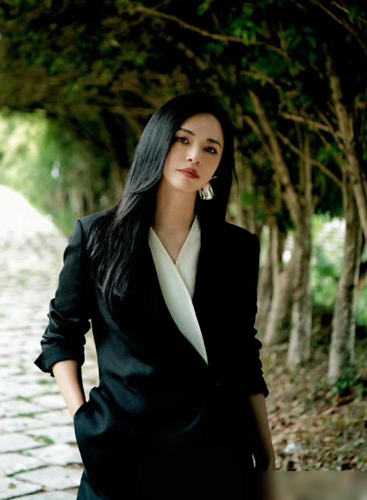 你敢信？姚晨曹郁昨天官宣离婚，其实他俩早在3年前就分了，连公司都提前过户给她爸了