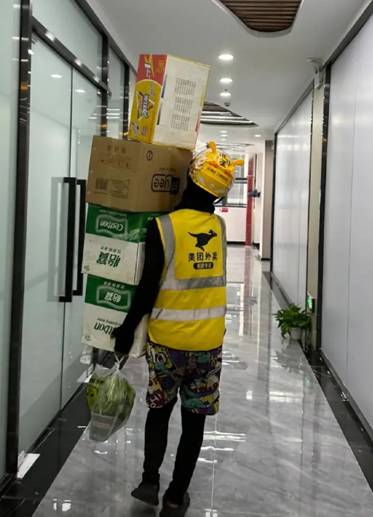 真心不建议年轻人跑外卖，因为有以下三大坑一、工作时间长。不熬时间就没钱赚，一