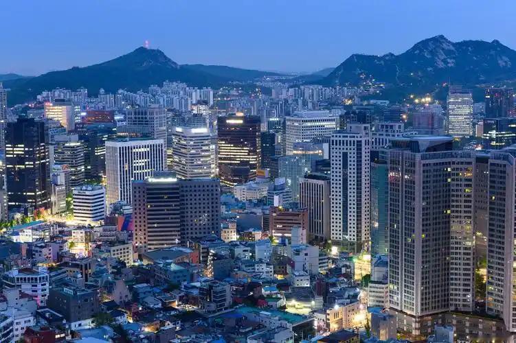 一位韩国华人曾表示，韩国人的工资是中国人的八倍，中国人有什么资格嘲笑韩国，首