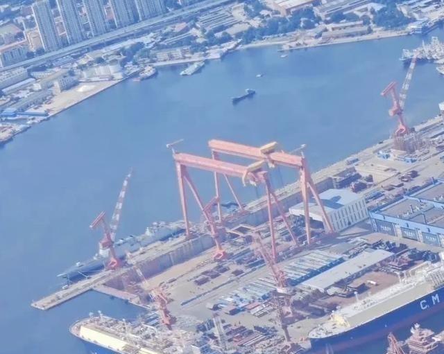 中国在等004、005航母，美国在等什么？当中国的004和005在南北船坞里同时