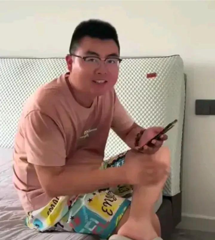 田静说，郭威终于吃上想要吃的炸酱面了！一家人看IP地址，还在福建，田静说今天