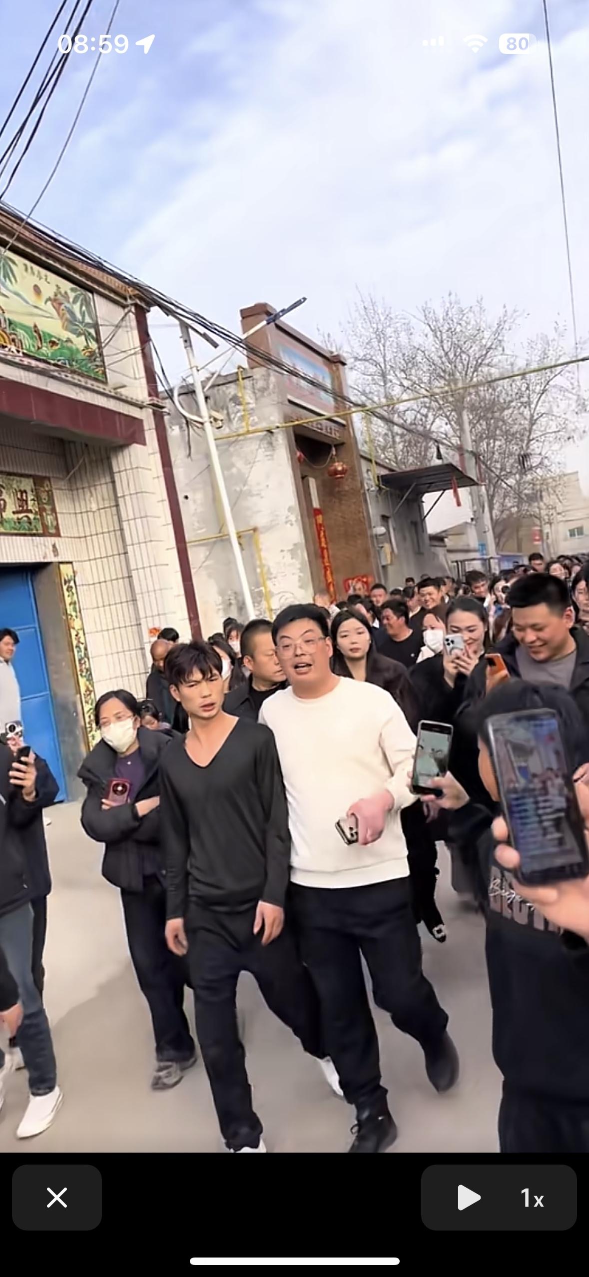 两位老实大哥出名了，不是自愿的，被逼无奈的说句实话，这年头出轨很正常，过不下去