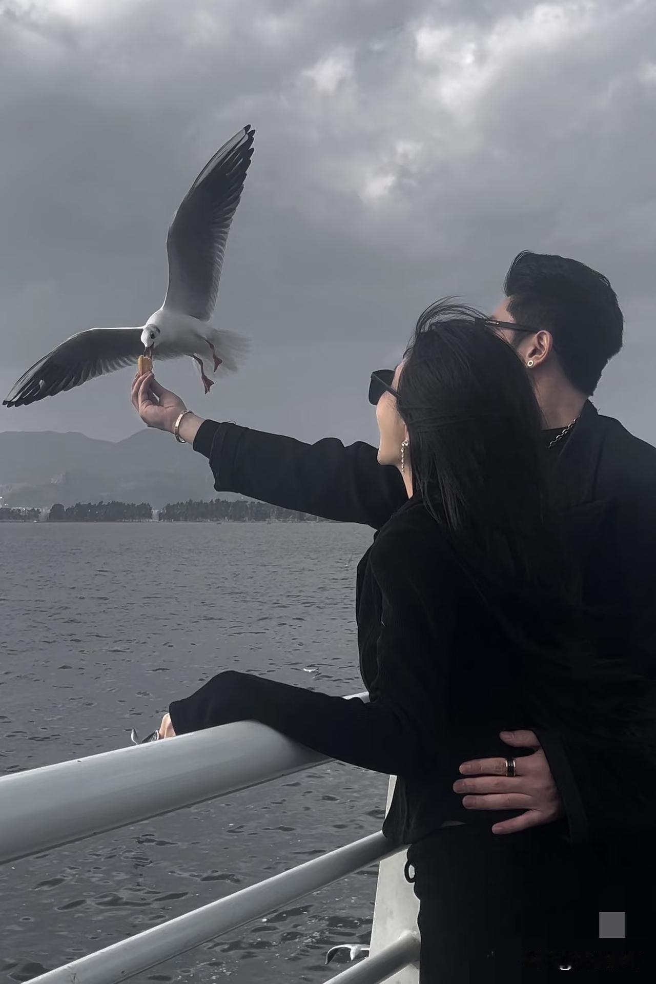 我发现了男人恢复精力的秘诀：就是每天晚上坚持十点半躺下，睡前闭眼10点