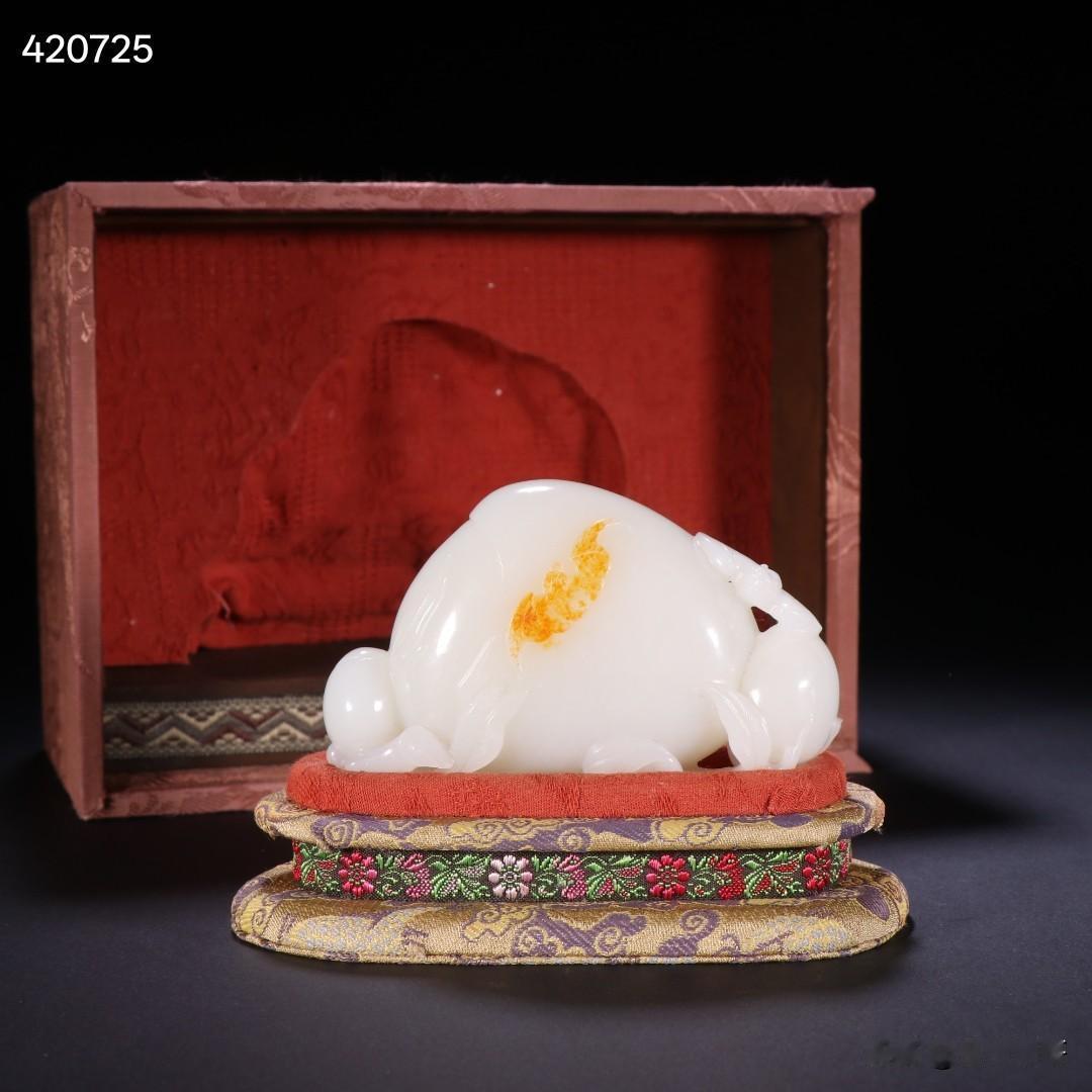 旧藏和田玉籽料福寿摆件规格：高5.3cm宽8.8cm