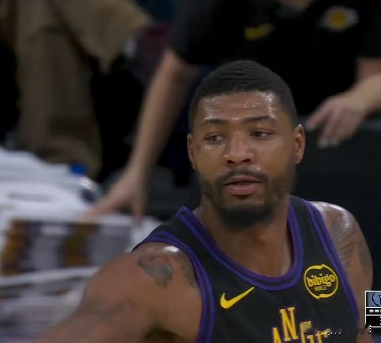 冤枉啊！斯玛特被判一级恶意犯罪！第三节5分38秒，斯玛特防守阿尔达玛底角三分