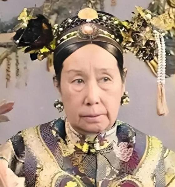 1983年，慈禧的棺椁再次被打开，而眼前的一幕让专家惊叹不已，堂堂大清太后上半身