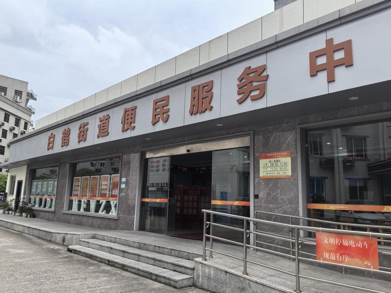 三分钟换好身份证，这体验有点意思我的身份证快到期了，昨天下午走路十