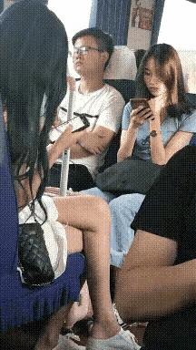 尴尬的地上抠出脚趾印只能装睡了