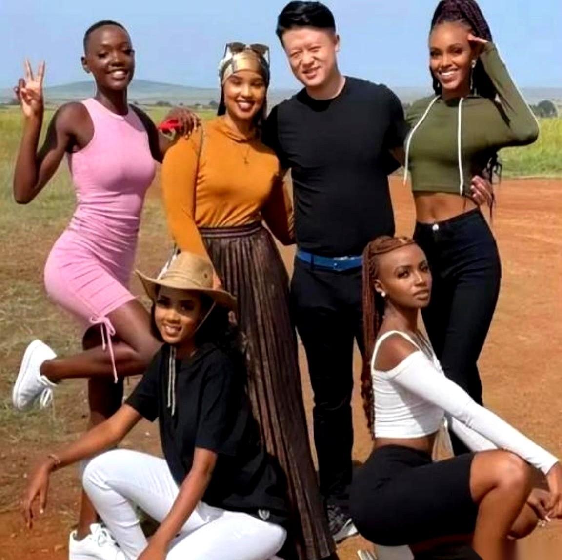 每年几万个中国哥们儿跑去非洲，黑压压的一片，然后有相当一部分，人就没了。不是那