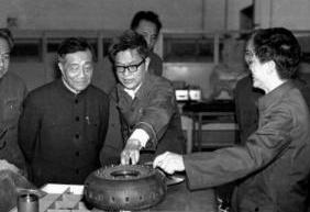 1960年，中国正在研制首枚空空导弹时，苏联专家突然从中国撤离，让人意想不到的是