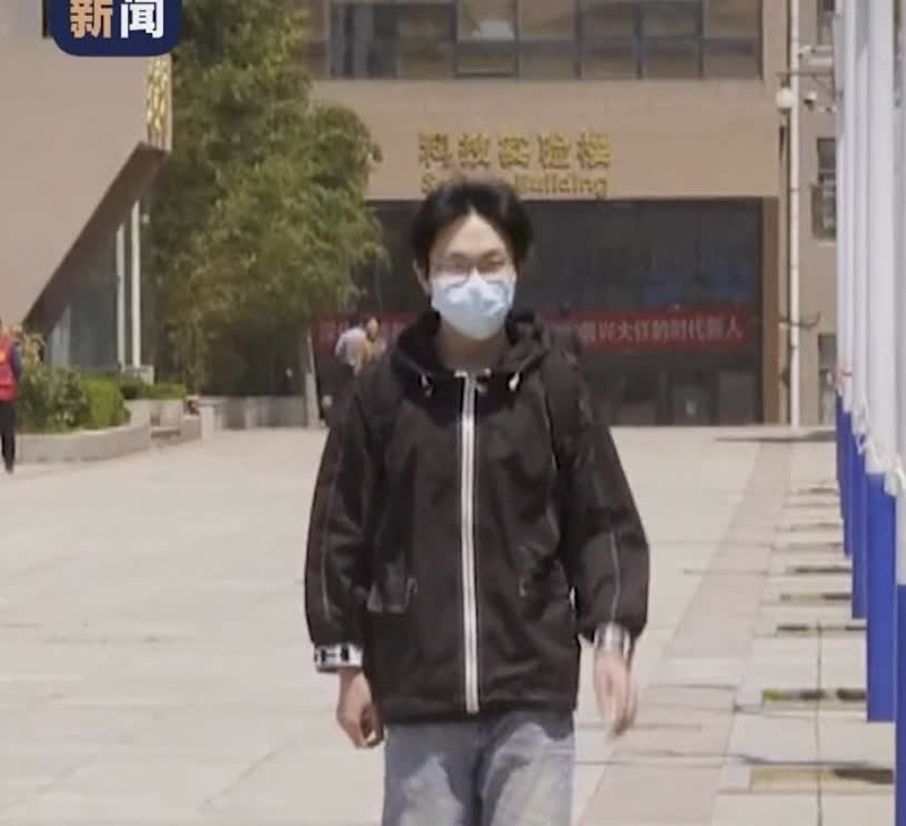 不愧是被央妈选中的人！据央视新闻消息，今天上午，山东烟台，因救同学而缺席语文考试