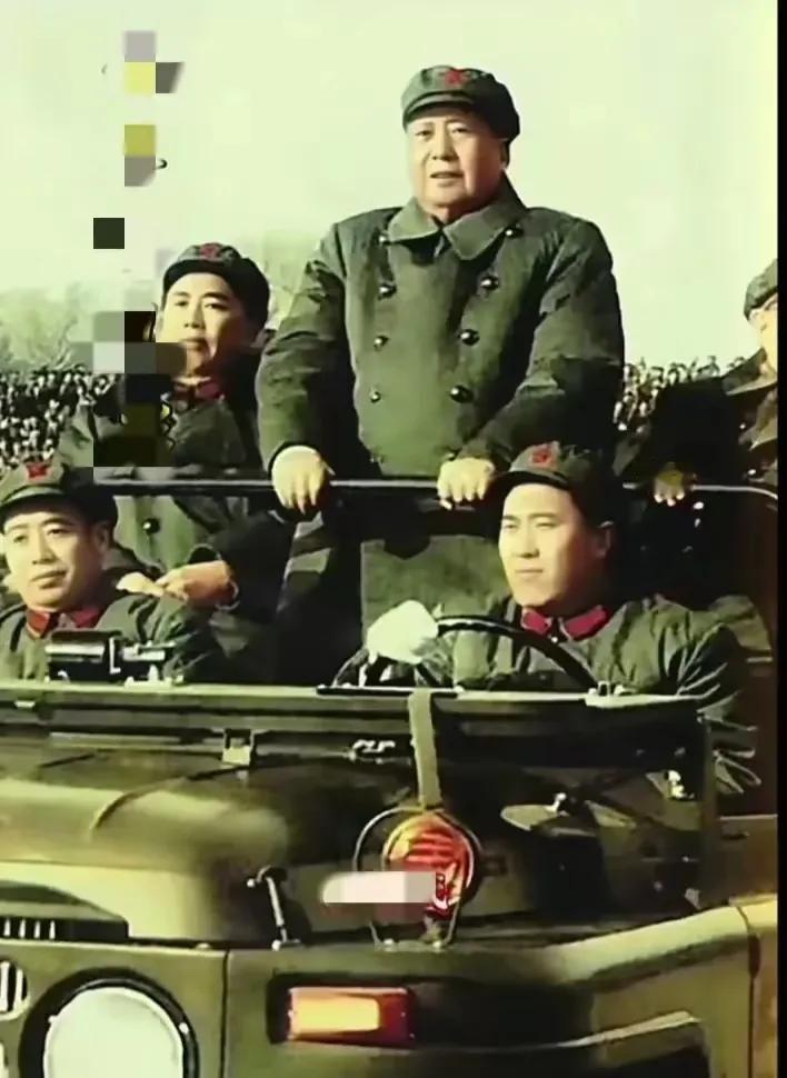 那个时候，为了让亿万人民坚定地走公平正义、共同富裕的社会主义康庄大道，毛主席他老