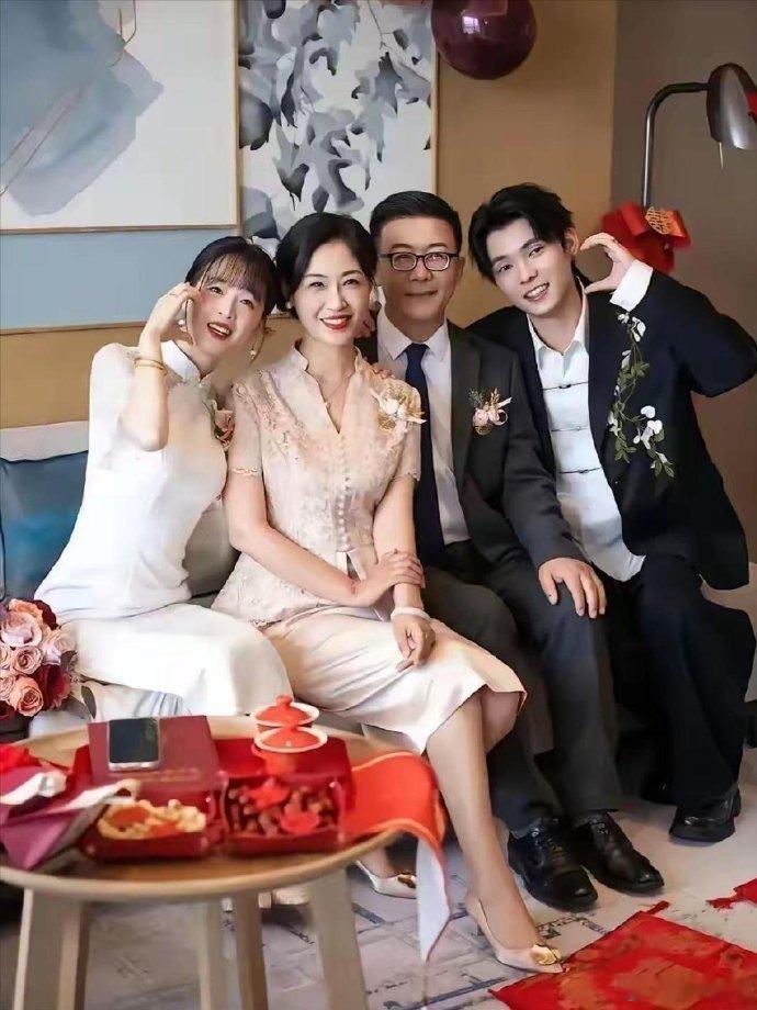 本以为新郎和新娘是郎才女貌了，看到丈母娘的容貌，才知道什么是天人之姿