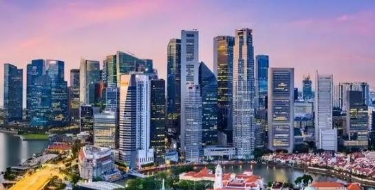 短短五年，香港和新加坡的经济差距被拉开了一大截。2019年香港GDP3660