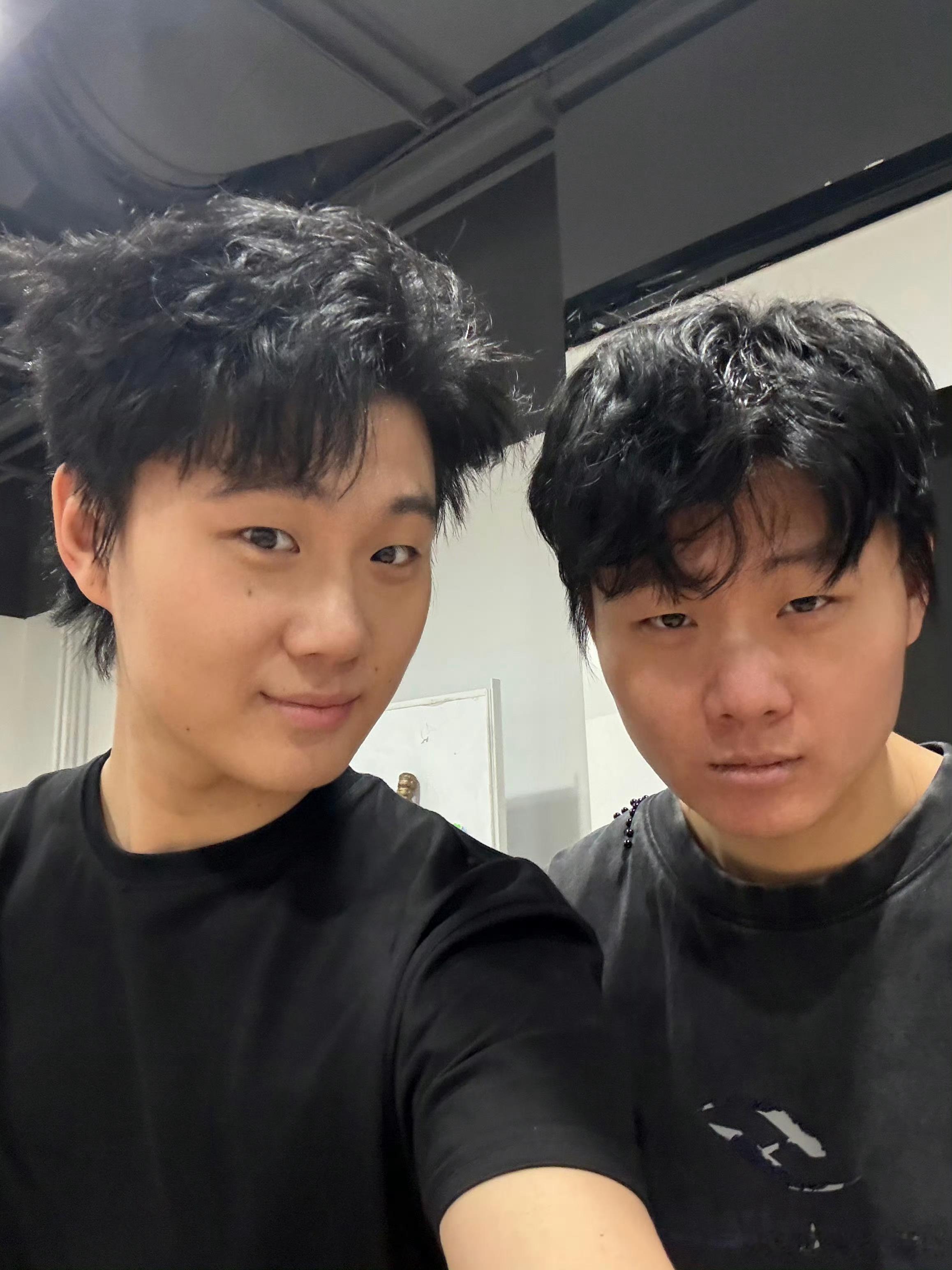 你俩怎么一回mw就这样：​​​