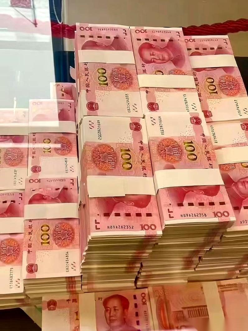 老板刚把我的方案摔在地上，吼了一句“你被开了”。我没说话，捡起来，转身就走出了