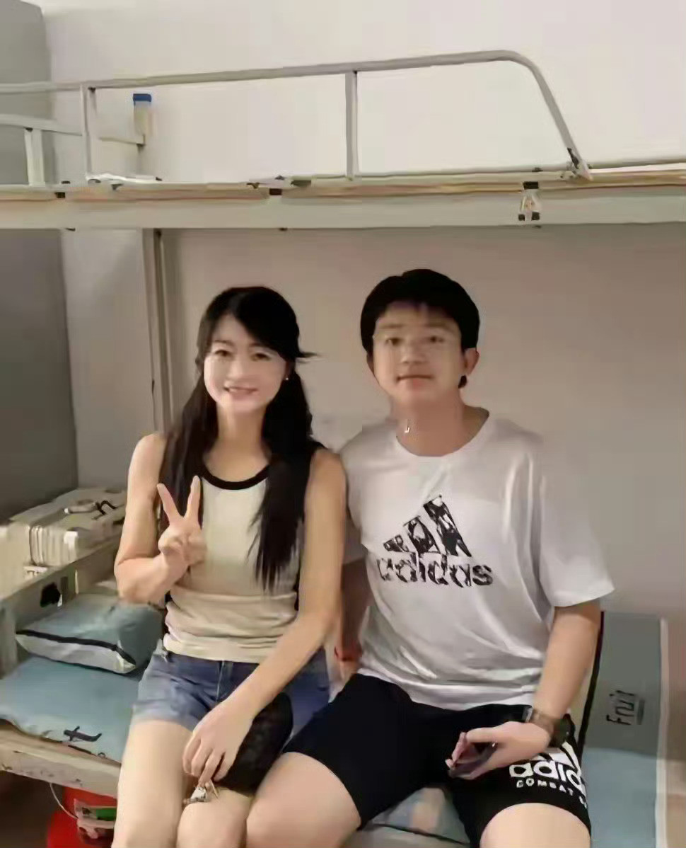16岁的儿子，40岁的妈妈，真的让全宿舍的人都羡慕！