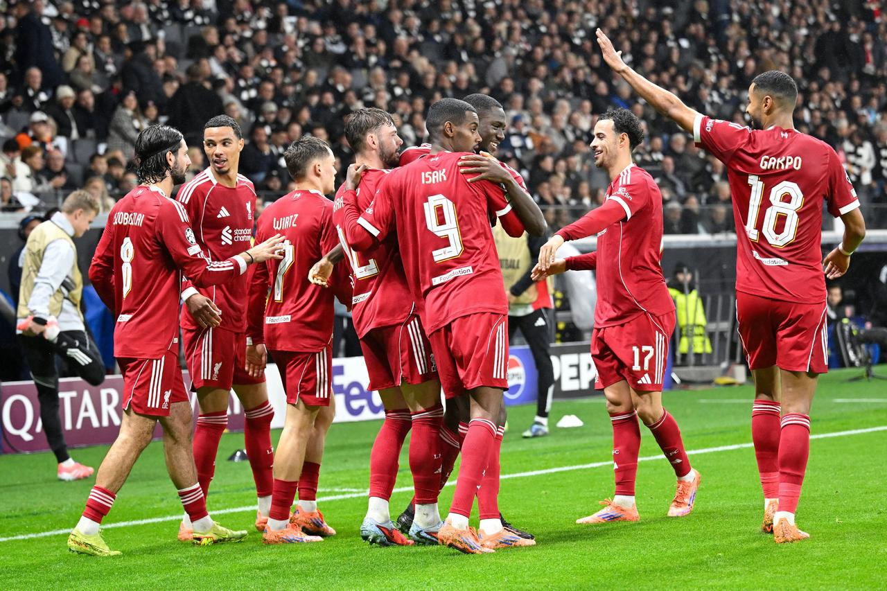 0-4输给曼城后利物浦能否否极泰来？这支球队极不稳定，斯洛特请别用4-2-2-2