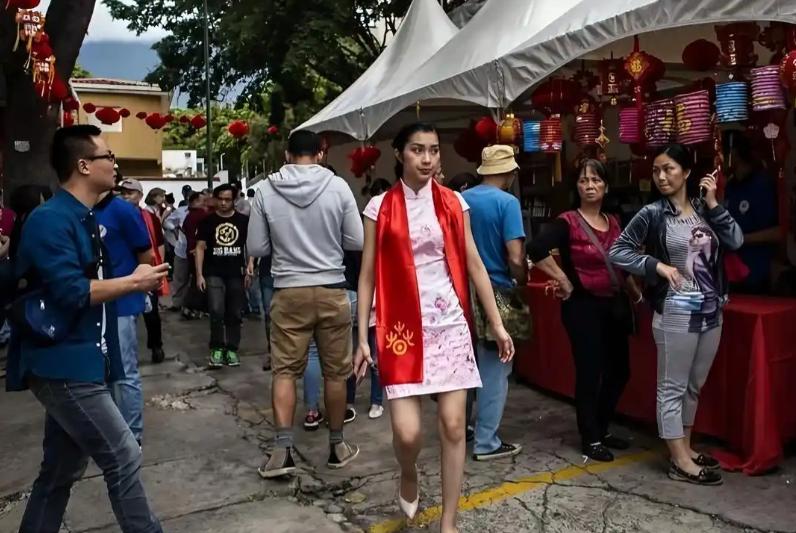 委内瑞拉有20万中国人。但最让人震撼、也最细思极恐的一点是：这20万人里，足足9