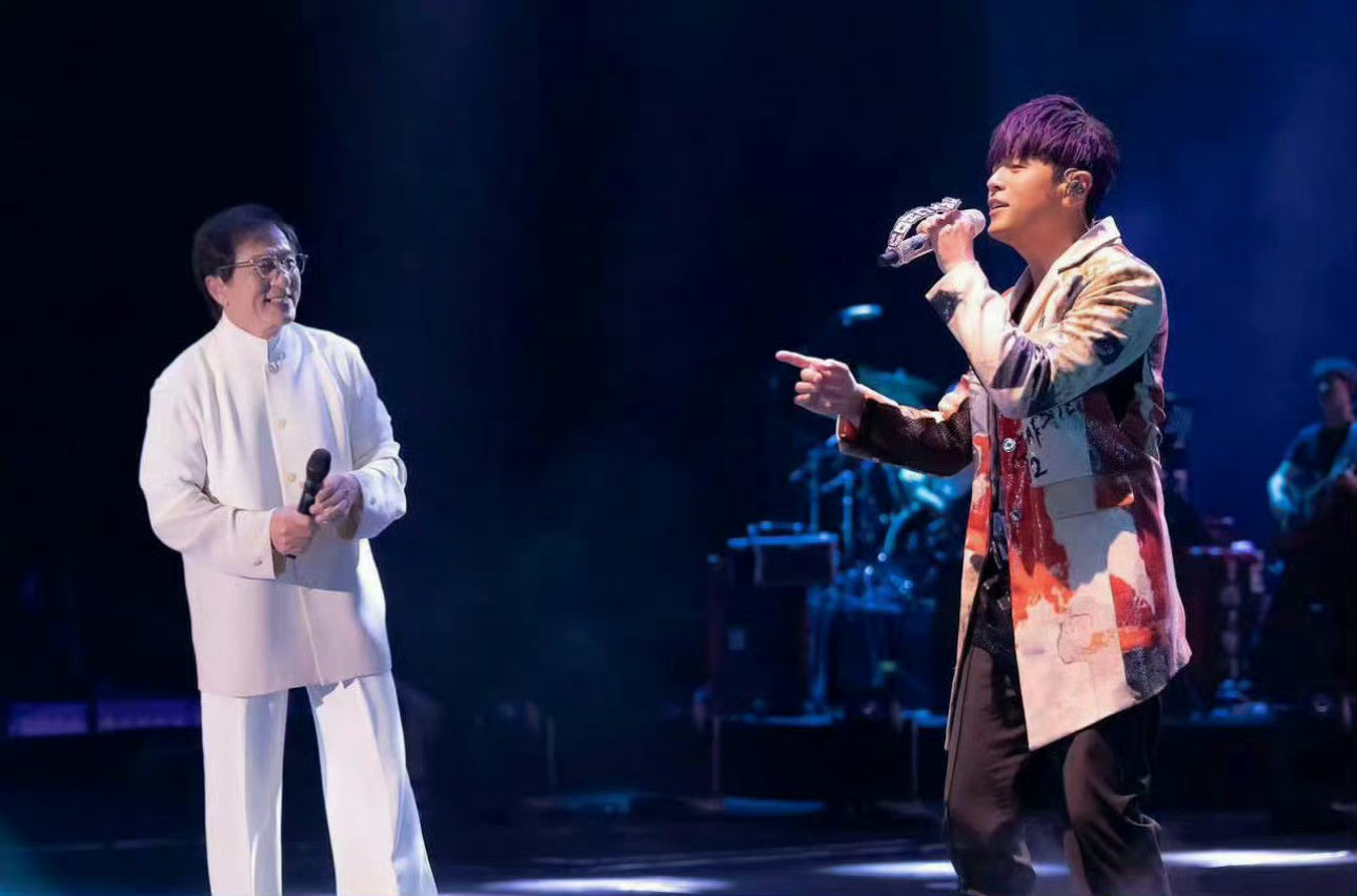 71岁的成龙大哥和47岁的周杰伦