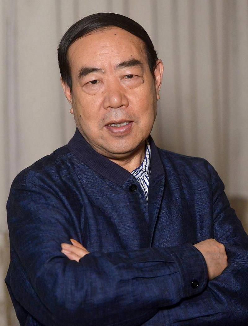 从商洛辍学少年到文坛泰斗，贾平凹扎根乡土写尽人间烟火贾平凹（jiǎpín