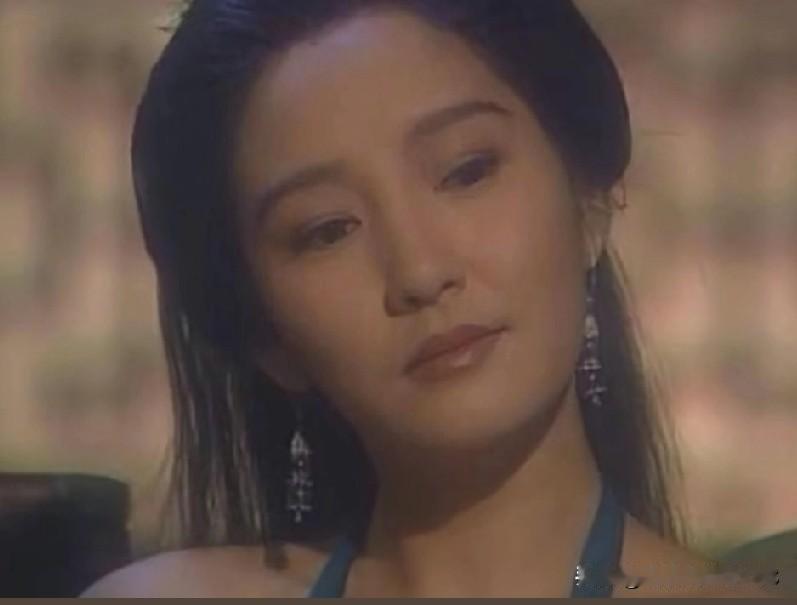 真的感慨时光飞逝！雪梨年轻时演的“马夫人”那股子妩媚又狠劲，至今想起来都起鸡皮疙