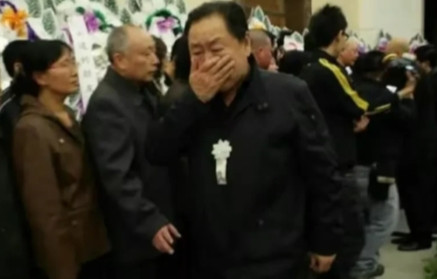 2009年，“沙和尚”闫怀礼临终前虚弱地对妻子说:“把他们师徒三人都叫过来吧，我