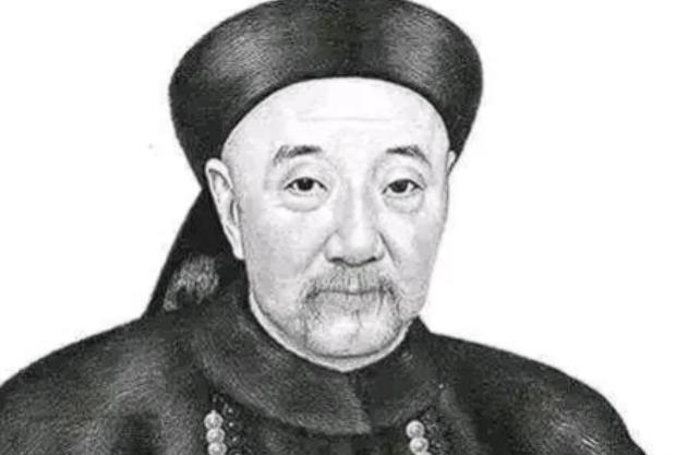 1881年，71岁的左宗棠奉命迎娶17岁的章怡。新婚之夜，章怡上前就说：“老爷，