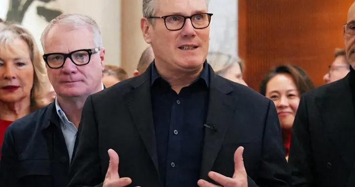 英国首相斯塔默访华：台湾问题模糊表态引关注